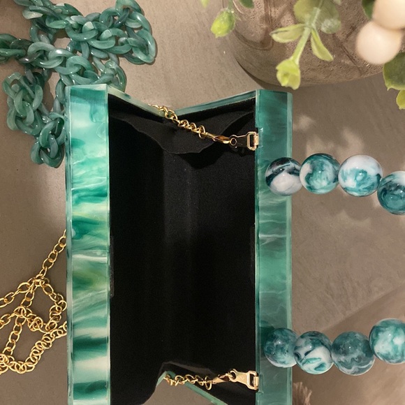 Acrylic Green clutch - Picture 3 of 3